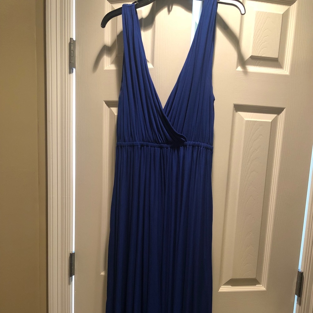 Double V maxi dress